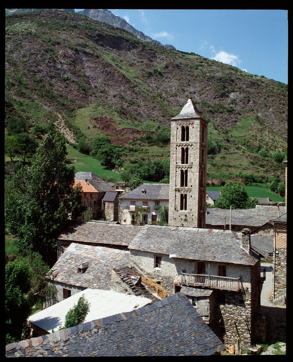 çan kulesi ile kilisenin Görüntüle by Romanesque