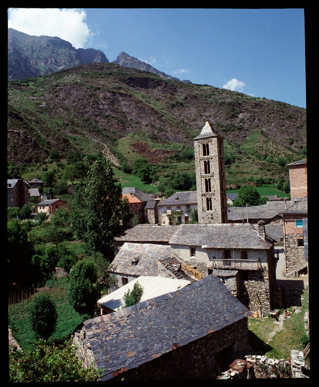 çan kulesi ile kilisenin Görüntüle by Romanesque