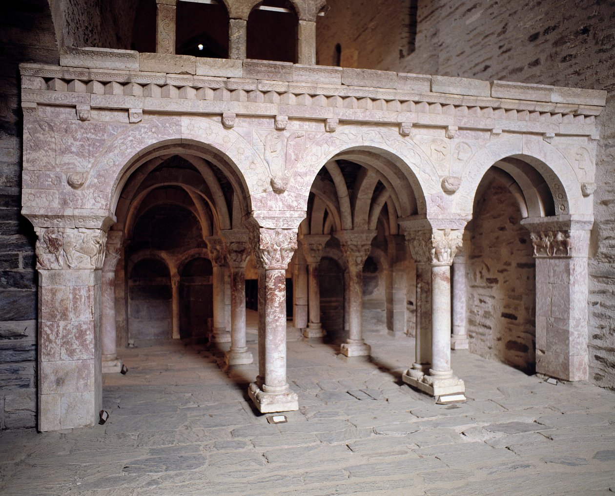 Galerinin görünümü by Romanesque