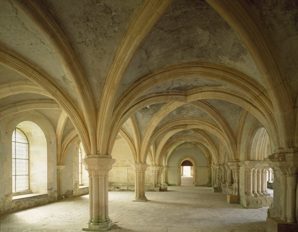 Skriptoryumun görünümü, topluluğun buluşma yeri, 12. yüzyılda kurulan Cistercian manastırı. Fontenay, Altın Sahil by Romanesque
