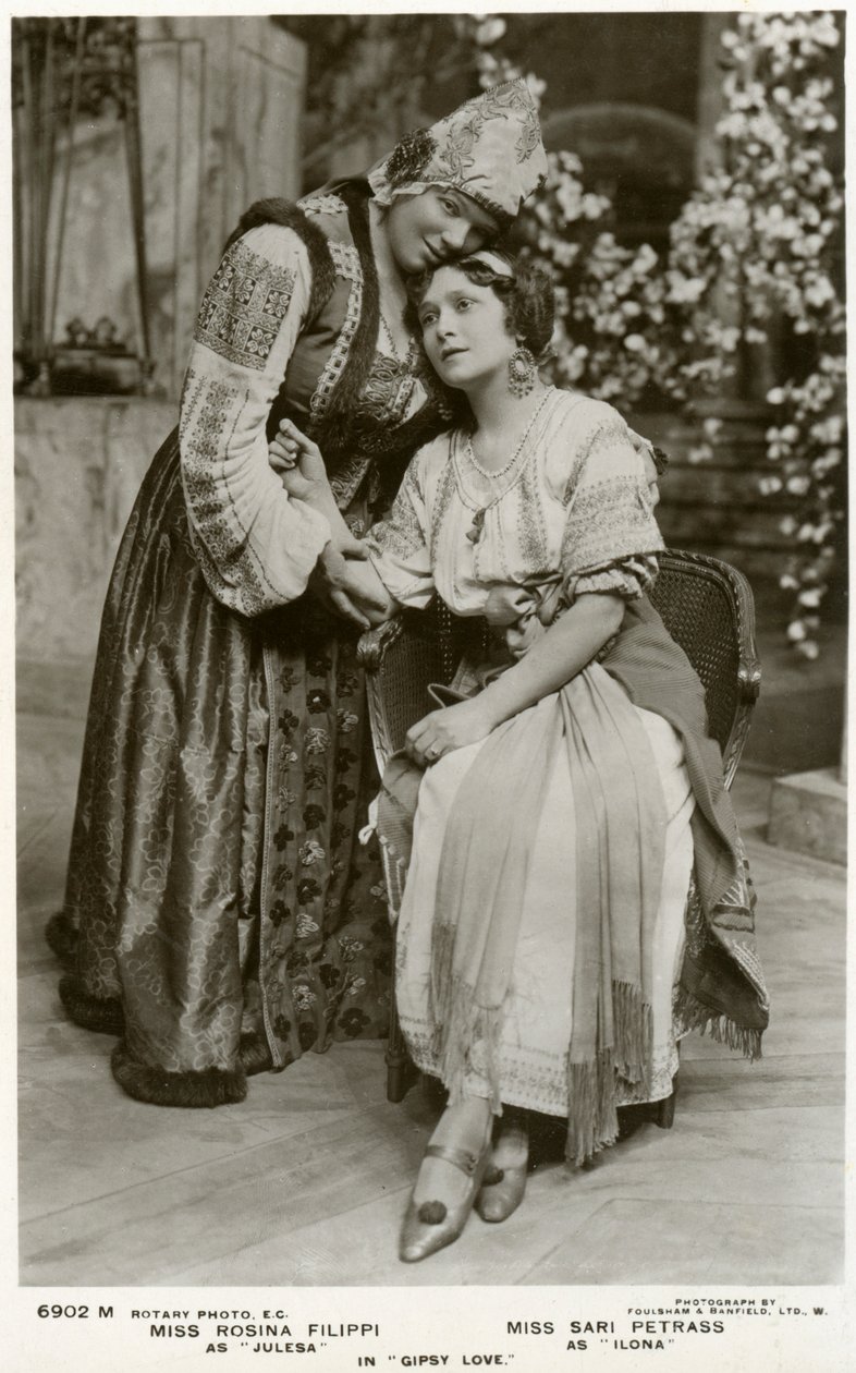Rosina Filippi ve Sari Petrass, aktrisler, c1912. by Rotary Photo