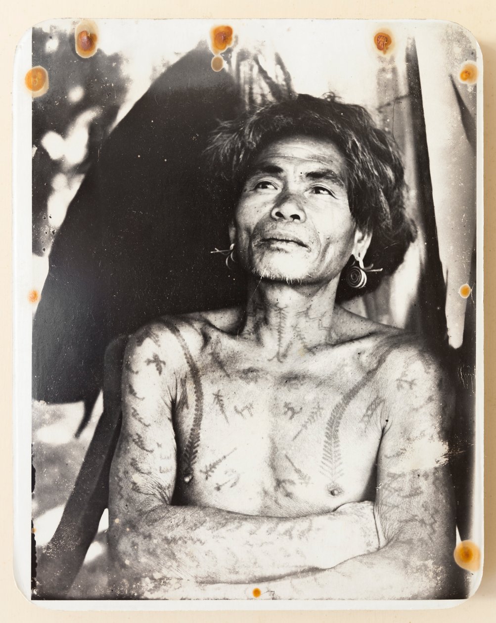 Kababuyan bölgesinden dövmeli bir Ifugao by Roy Barton