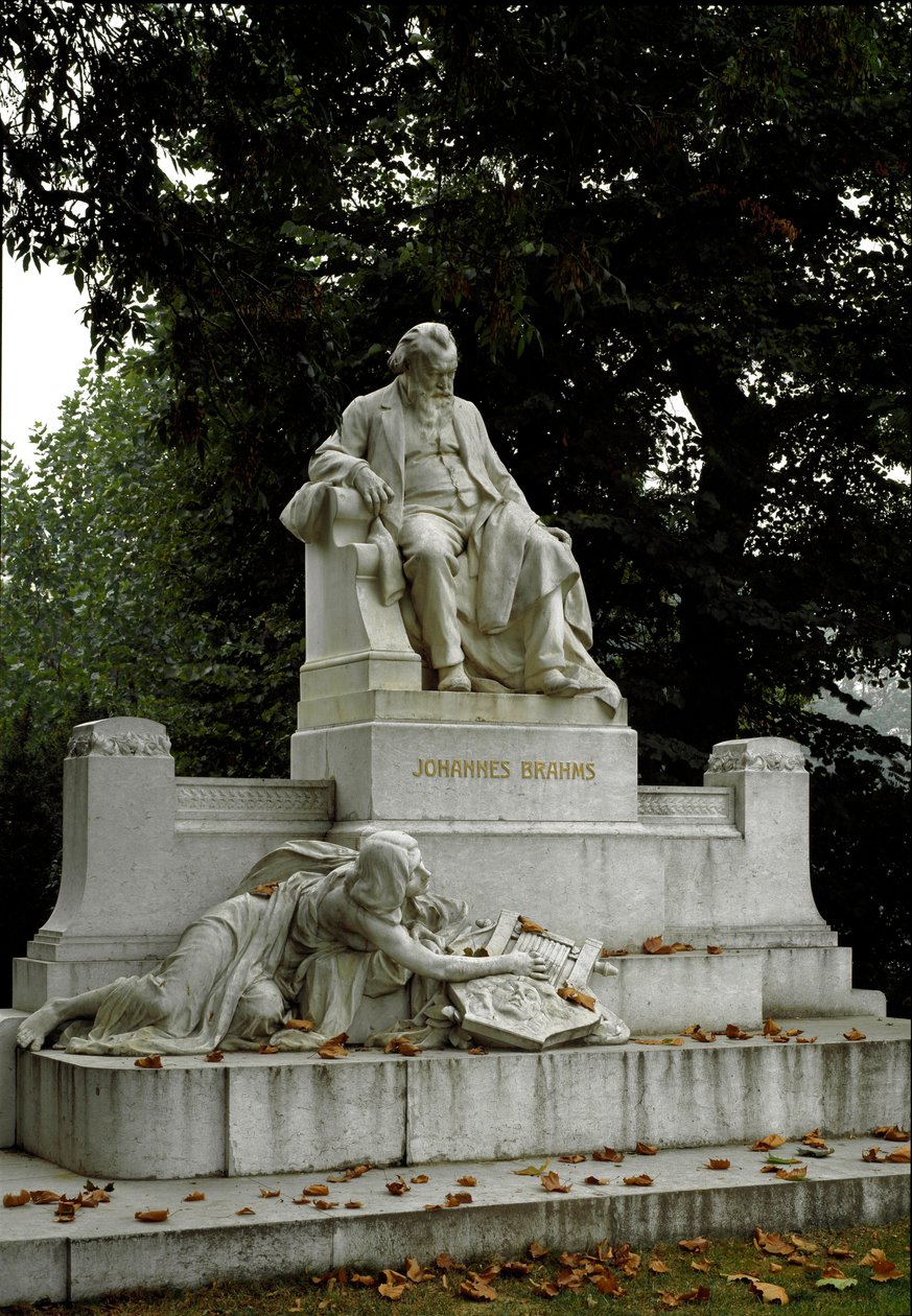 Rudolf von Weyr (1847-1914) tarafından yönetilen Alman besteci Johannes Brahms (1833-1897) anısına yapılan anıt. Ressel Parkı, Viyana Avusturya by Rudolf von Weyr