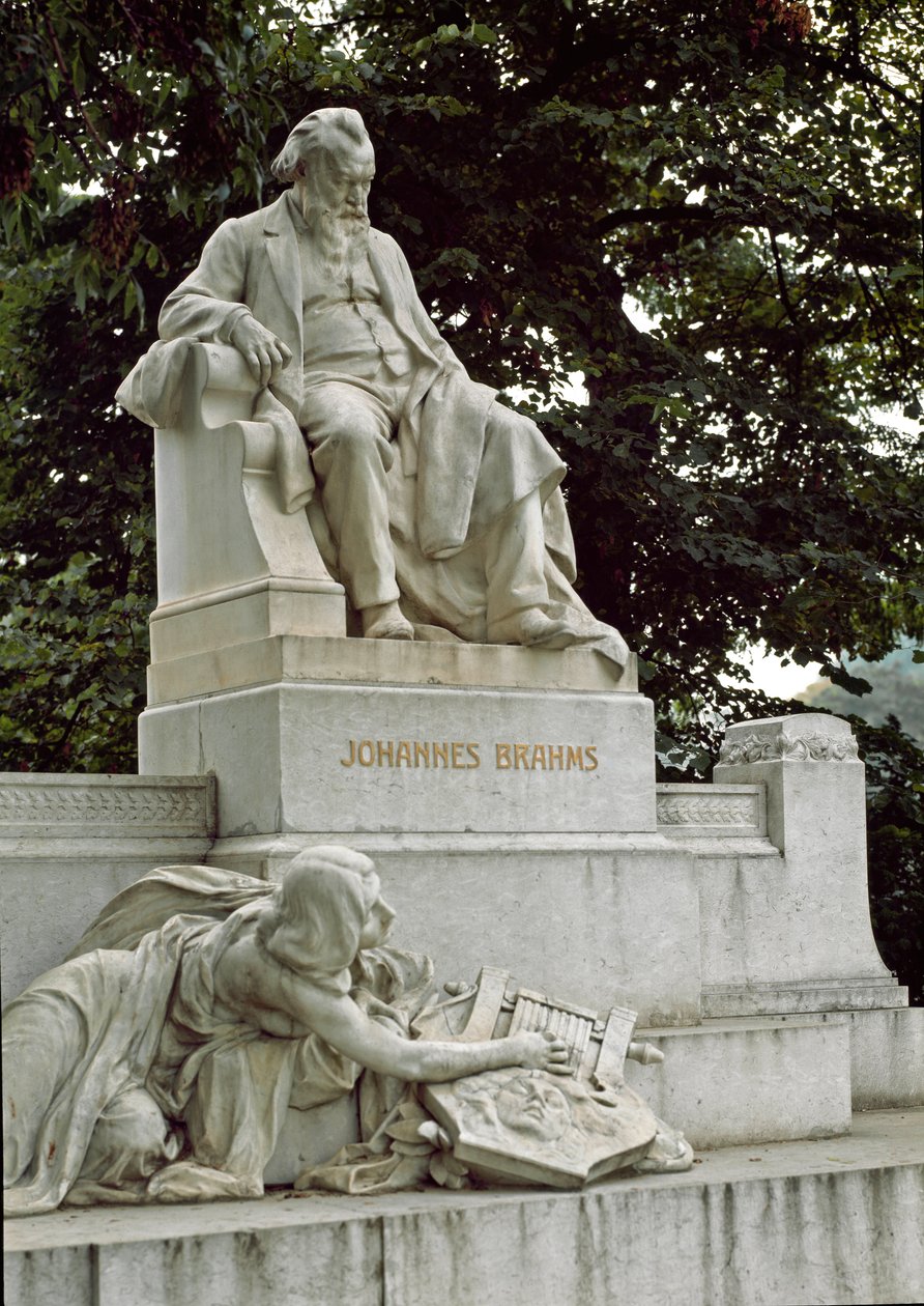 Rudolf von Weyr (1847-1914) tarafından yönetilen Alman besteci Johannes Brahms (1833-1897) anısına yapılan anıt. Ressel Parkı, Viyana Avusturya by Rudolf von Weyr