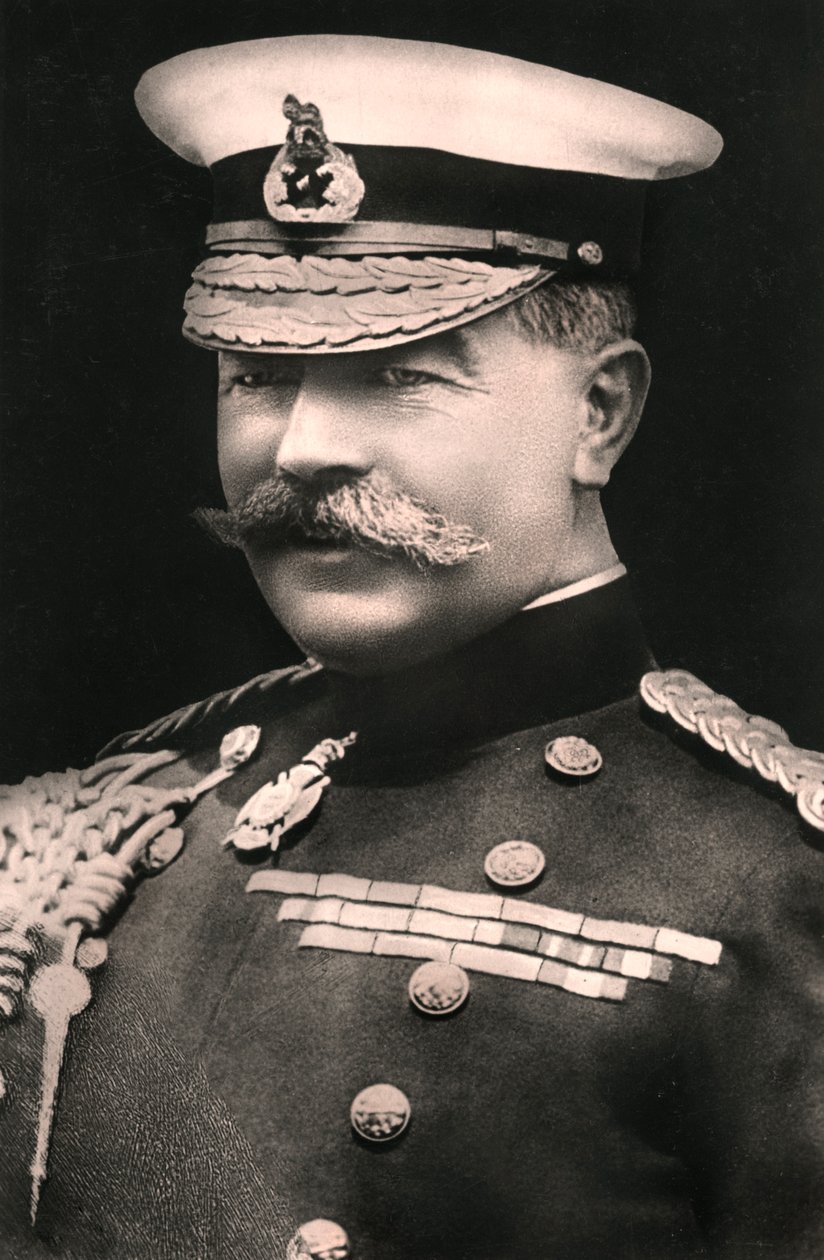 Mareşal Earl Kitchener 1850-1916, 20. yüzyılın başlarında. by Russell and Sons