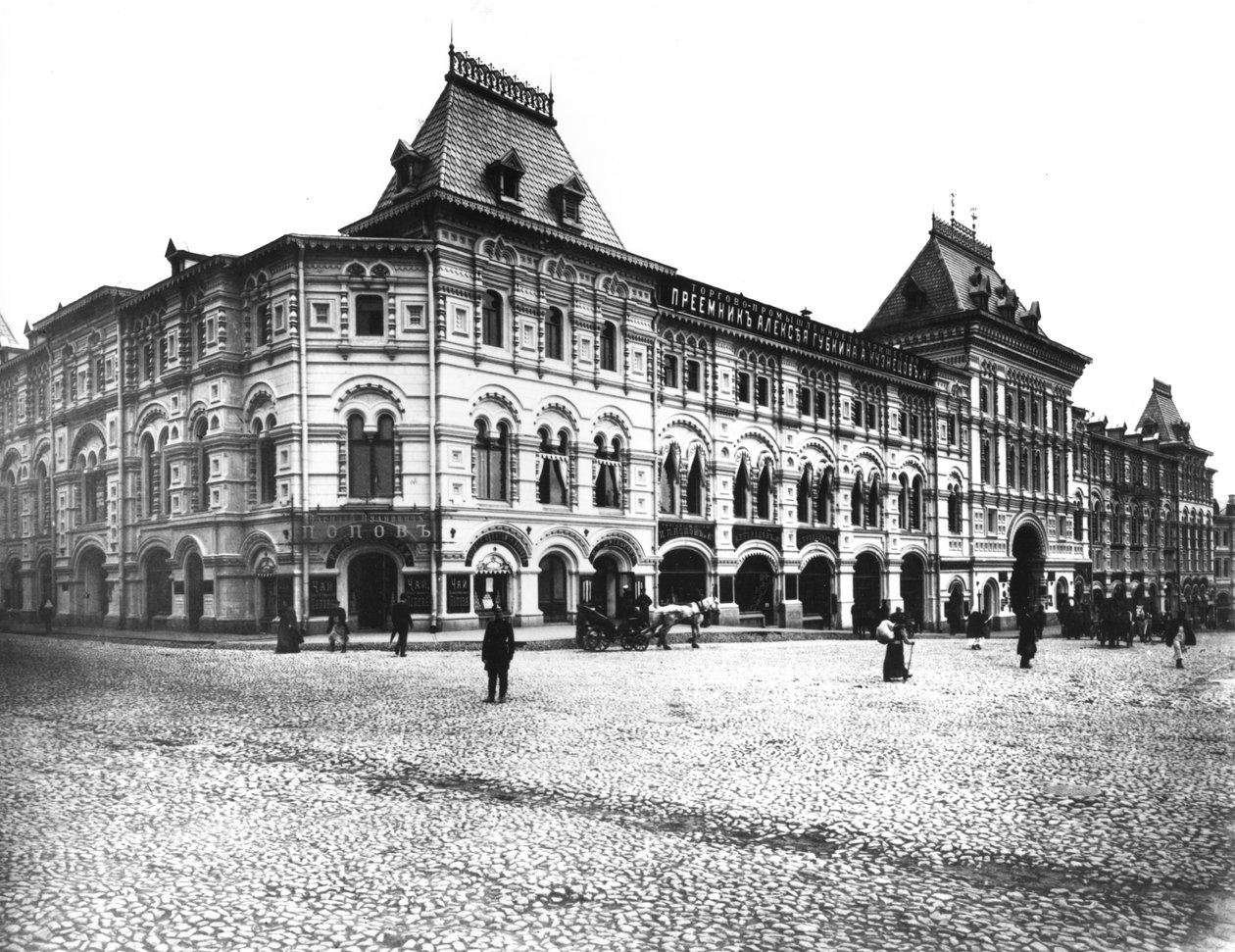 Tüccar ticaret sıraları, Moskova, 1891 by Russian Photographer