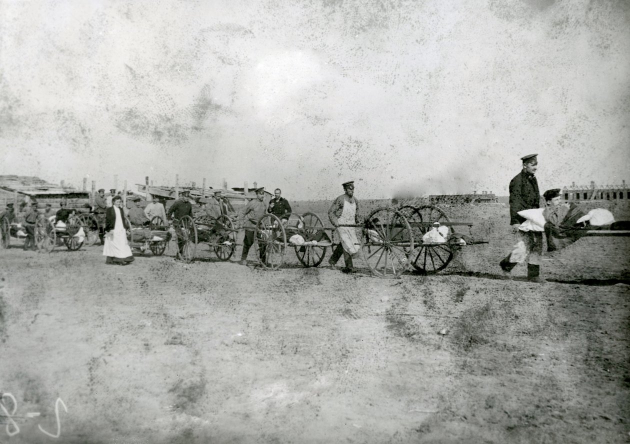 Yaralıların nakli, Rus-Japon savaşı, 1904 by Russian Photographer
