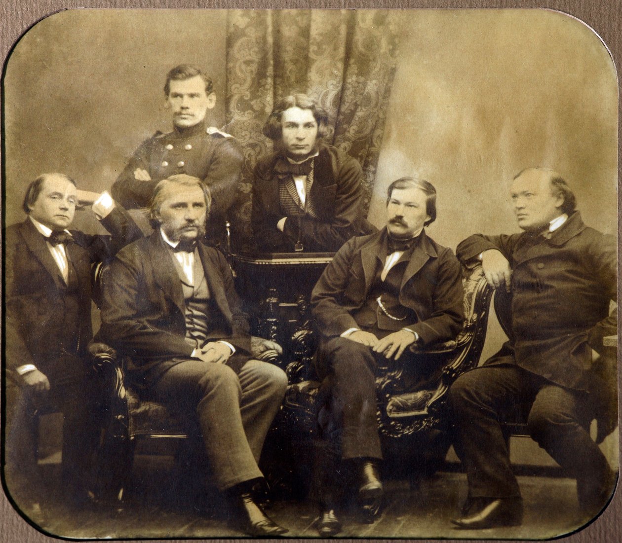 Leon Tolstoi (1828-1910) ve Dmitri Grigorovitch (1822-1900) - Assis, Ivan Alexandrovitch Gontcharov (1812-1891), Ivan Sergeyevich Tourgueniev (Turgenev, Tourguenieff ou Tourgueneff) (1818-1883), Alexander Vasilievich Drushinin (Druzhinin) ( 1824-1864) ve d by Russian Photographer