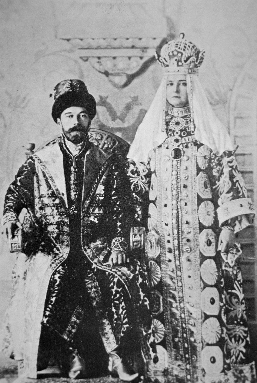 Çar Nicholas II ve Tsaritsa Alexandra tam taç giyme töreni kıyafeti içinde, Mayıs 1896 (s/b fotoğraf) by Russian Photographer