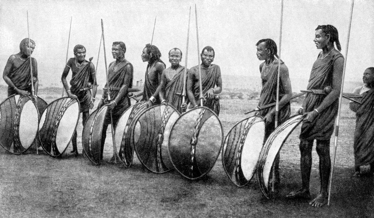 Tam bir savaşta bir grup Masai savaşçısı, 1922. by S. J. Hopper