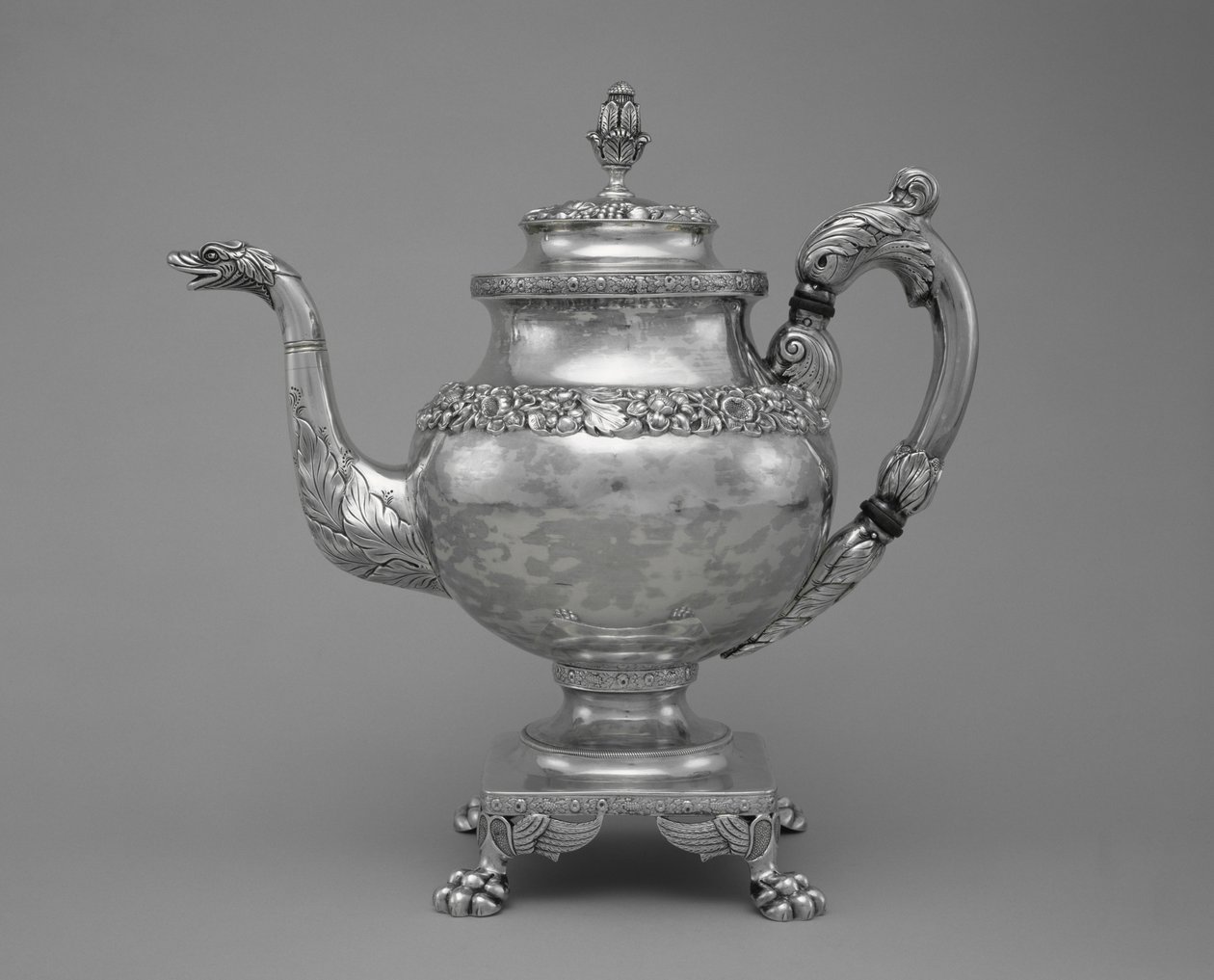Kahve demliği, bir çay ve kahve servisinin parçası, 1824-27 (gümüş) by Samuel Kirk