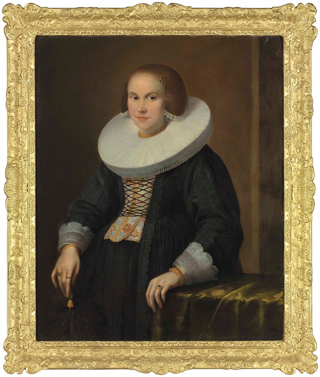Genç bir bayanın portresi, yarım uzunlukta, elinde tüy tutan, c.1636 (tuval üzerine yağlı boya) by Samuel Hofmann