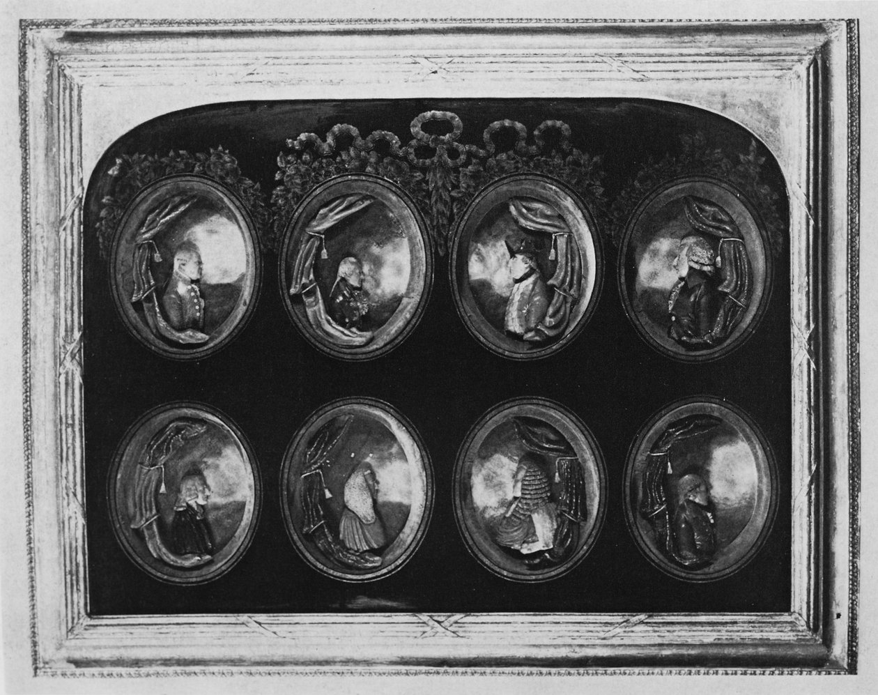 Sekiz portre içeren çerçeve (balmumu) by Samuel Percy