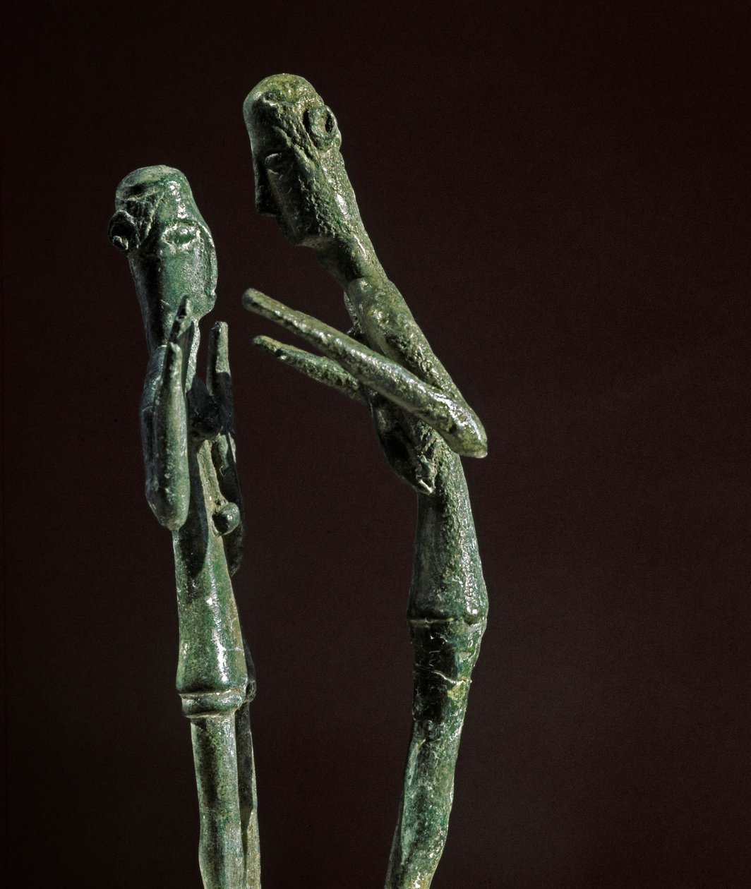 Nuragic kültürü (nuraghi) Sardunyalı: yontulmuş bronz güreşçi grubu. MÖ 8-7 yy. Cagliari, Ulusal Arkeoloji Müzesi, Sardinya, İtalya by Sardinia Nuragic Civilization