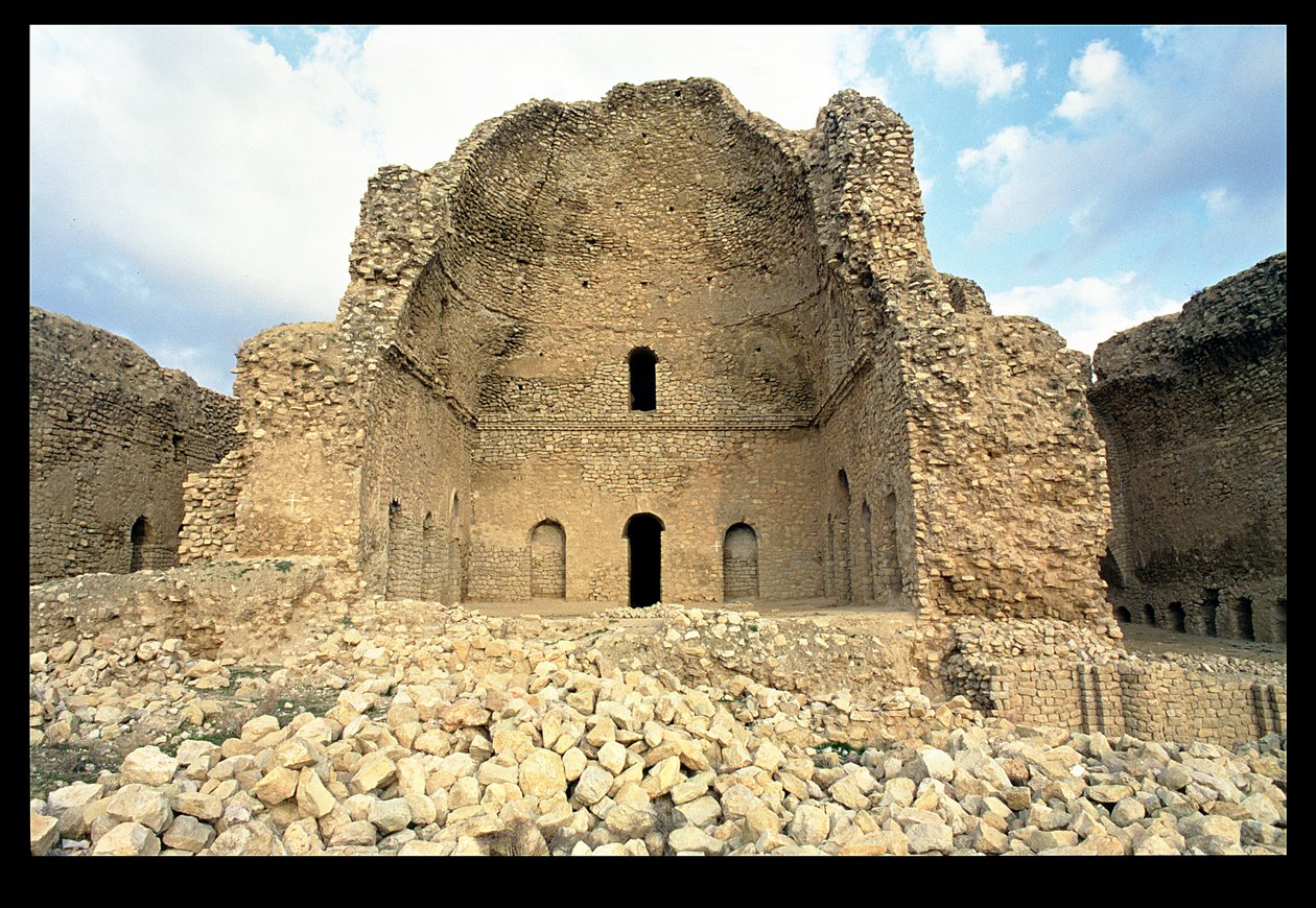Kubbeli salonun içi, c.AD 220-30 by Sasanian