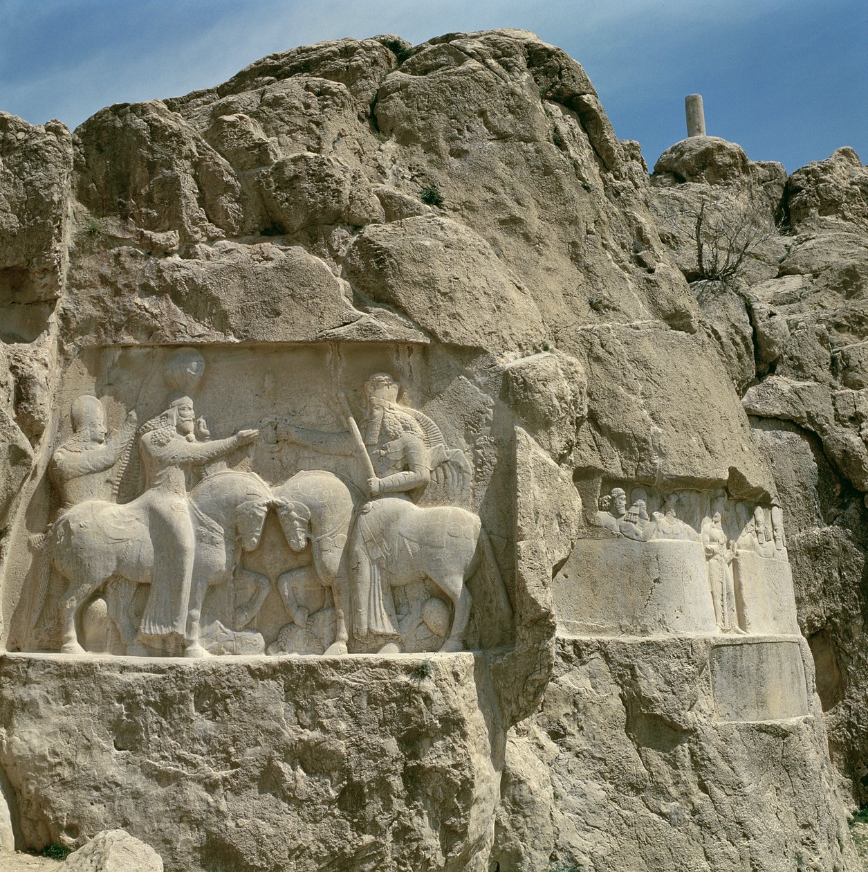 İki kısma, solda I. Behram