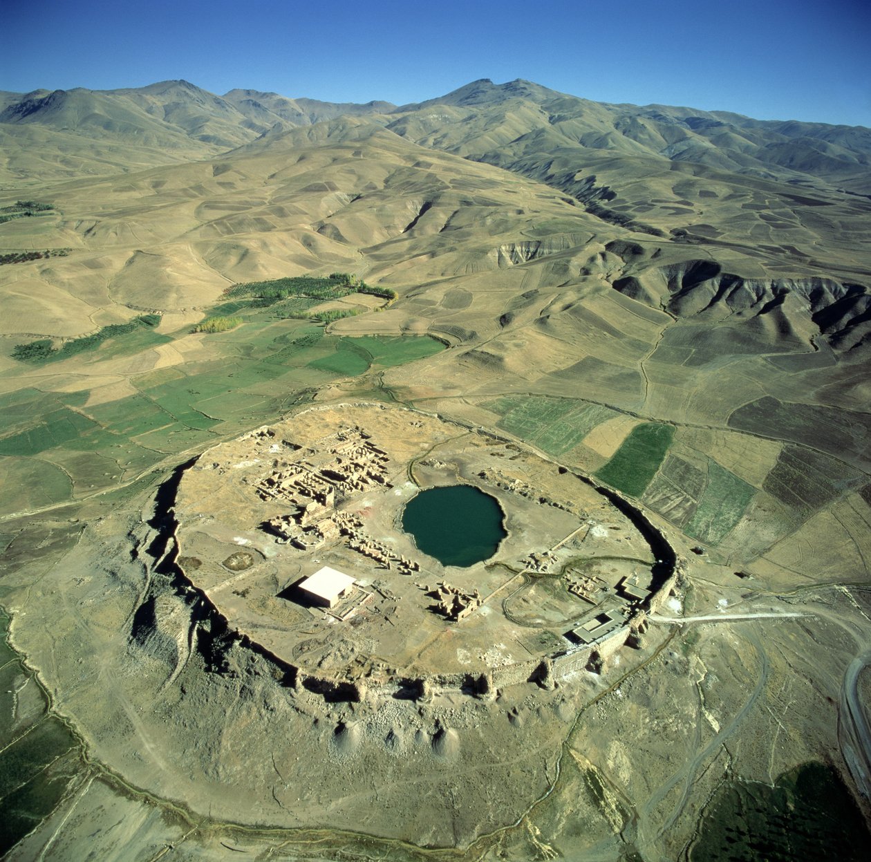 Takht-e Solalman veya Solomons Throne