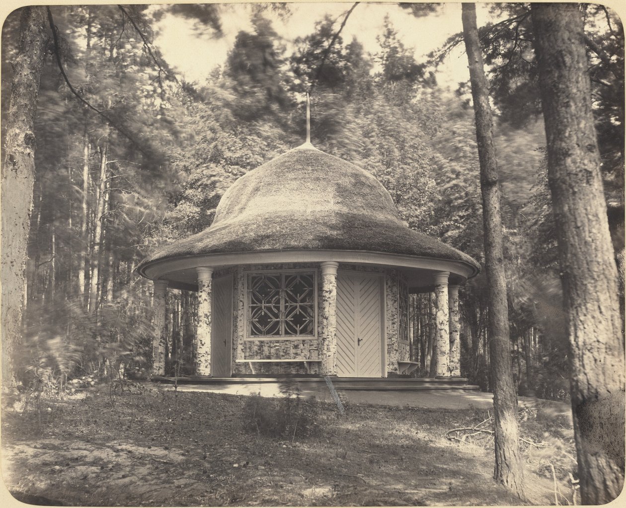 Moskova yakınlarındaki ormanda çardak by Scherer and Nabholz