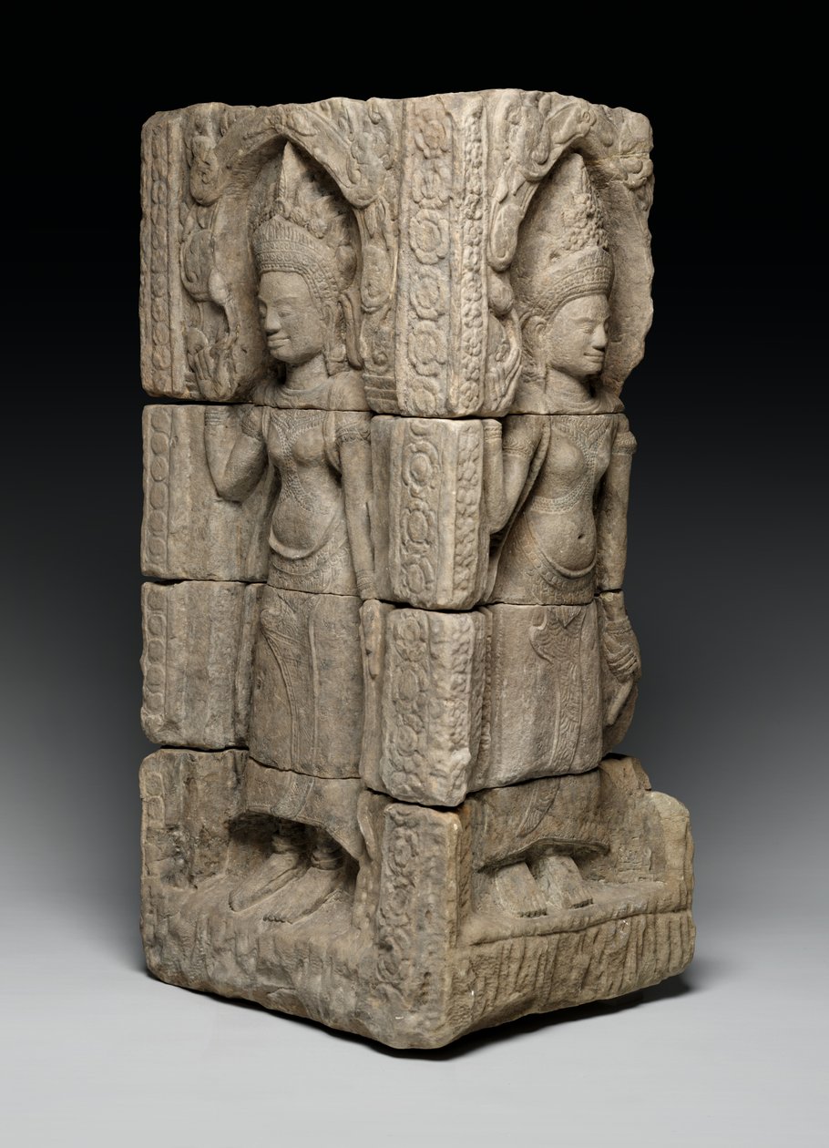 Devatalı köşe kabartması, 12. yüzyıl sonu-13. yüzyıl başı (kumtaşı) by School Bayon