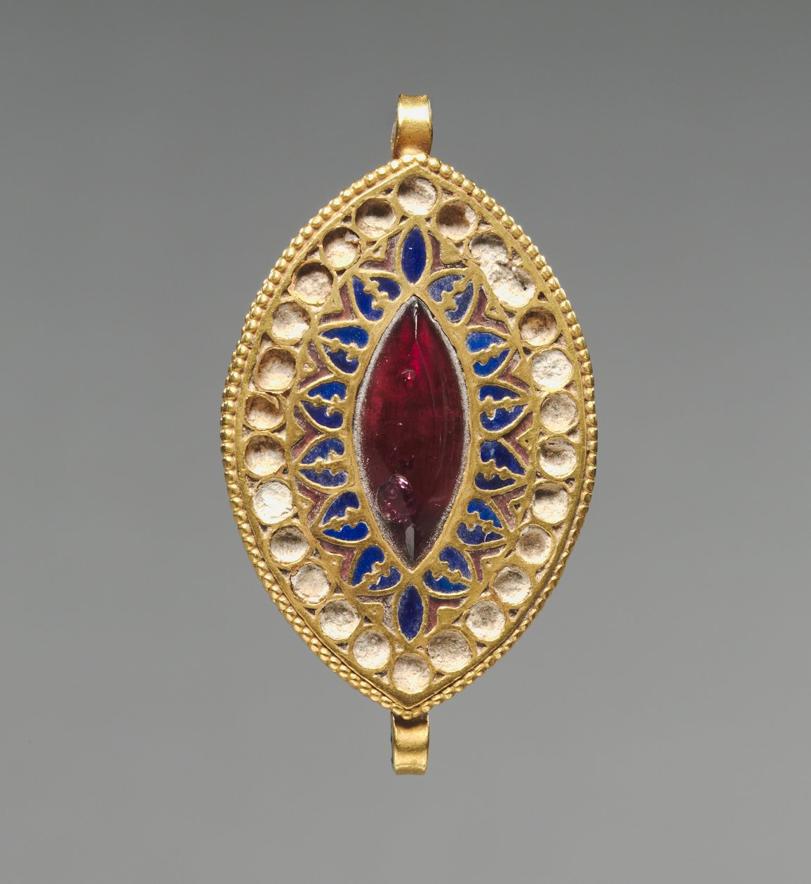 Badem Şeklinde Kolye, 400-600 (altın, lapis lazuli, granat ve cam) by School Byzantine