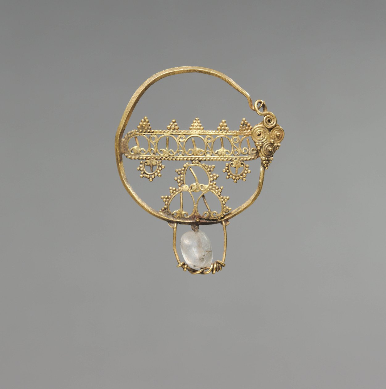 Ajurlu küpe, Erken Bizans Dönemi, 600-800 (kaya kristal boncuklu altın) by School Byzantine