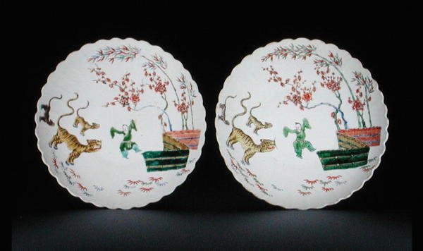 Kakiemon tarzında famille verte emayelerle süslenmiş bir çift yemek, Kangxi dönemi by School Chinese