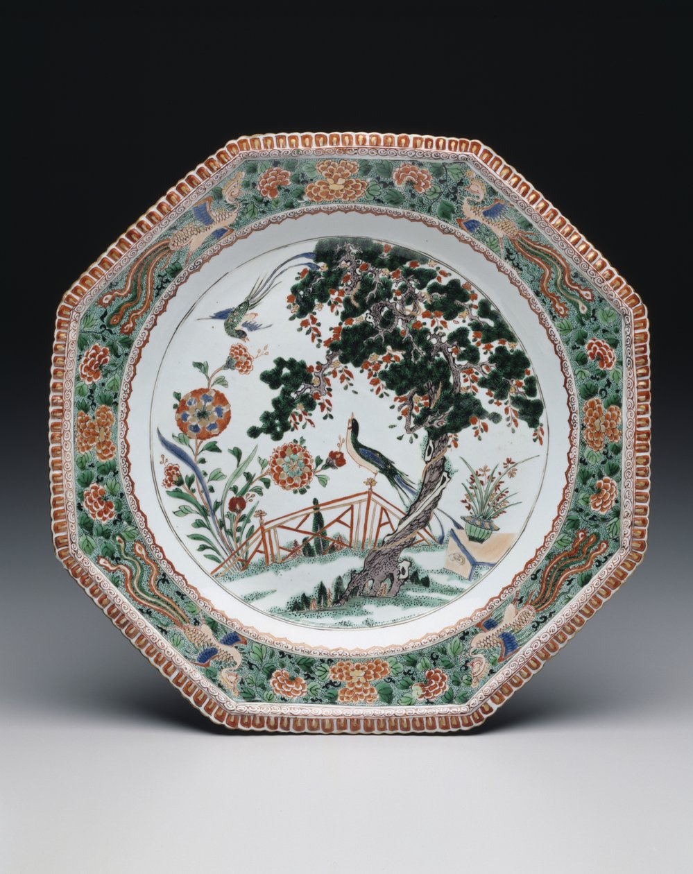 Plaka, c.1725-30 (sır üstü famille verte emayeli porselen) by School Chinese