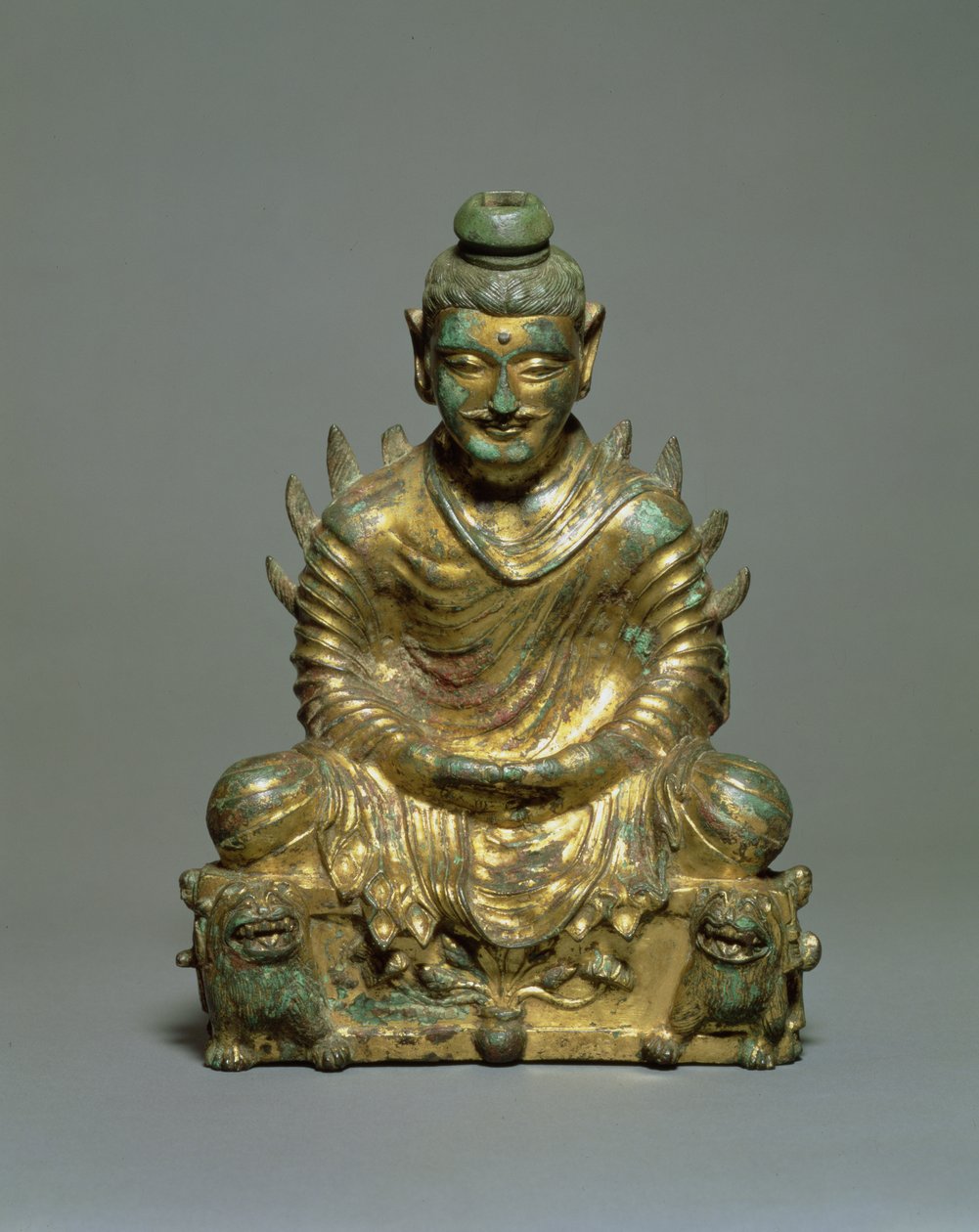 Alevli omuzlu Oturan Buda, Çin Altı Hanedan Dönemi, Kuzey Wei hanedanı, 3.-5. yüzyıl (altın yaldızlı bronz) by School Chinese