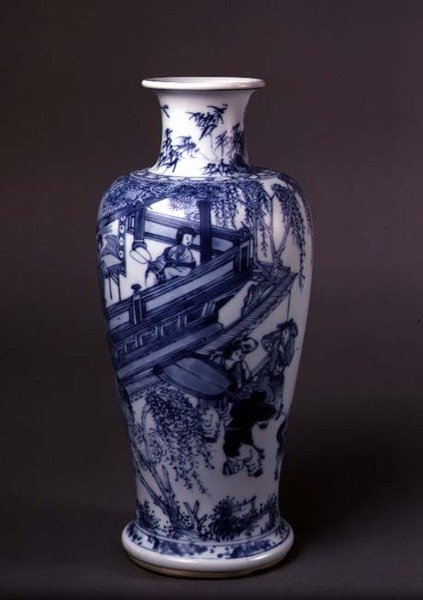 Balkonda bir bayanı betimleyen vazo, Çin, c.1690-1710 (mavi sırlı toprak kap) by School Chinese