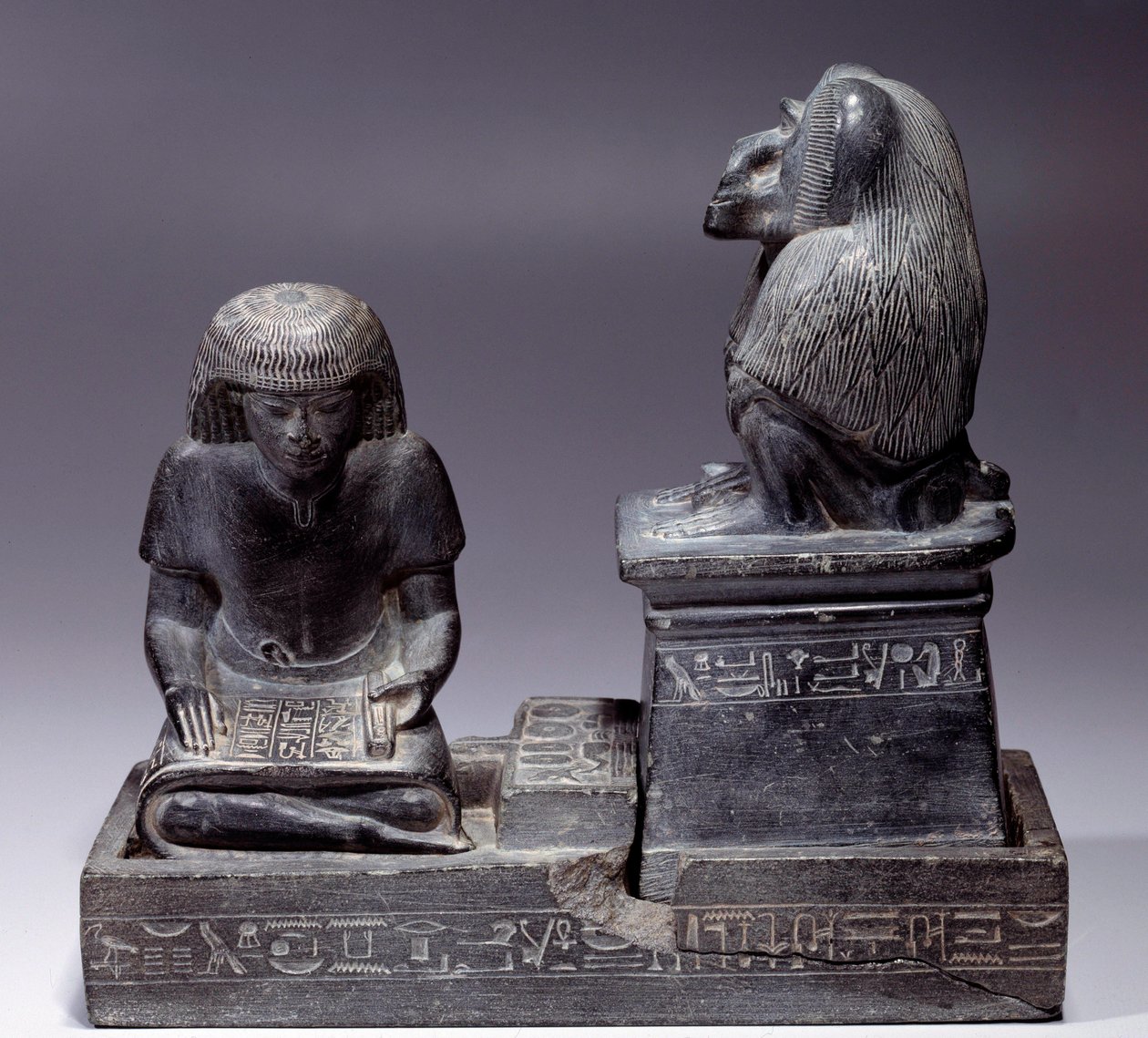 Mısırlı Antiquitis: Yazıcı Nebmertouf ve maymun Thot, kutsal yazıların tanrısı ve yazıcıların hamisi. Şeyl heykeli. Amenophis III Regne (1391-1353) by School Egyptian
