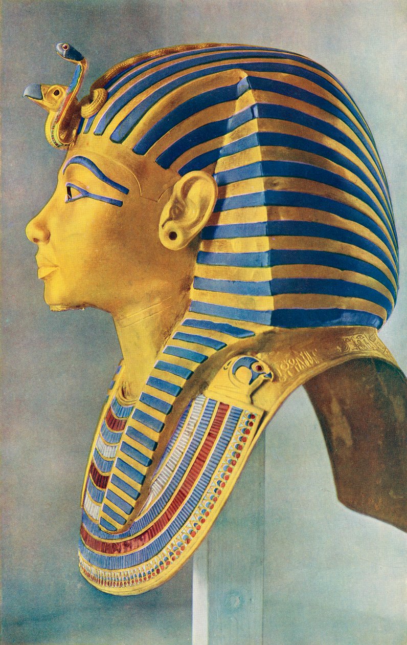 Tutankhamun. Genç Firavun'un Mumyasının başını örten som altın portre maskesi. 18. hanedanın Mısır firavunu, c. MÖ 1332 – MÖ 1323. The Illustrated London News'den, Gümüş Jübile Rekor Numarası by School Egyptian