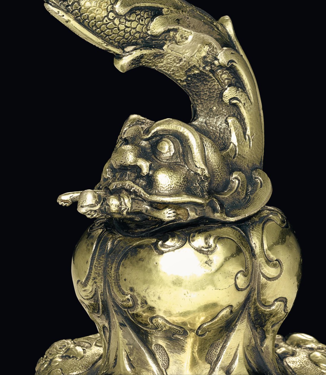 Monte edilmiş nautilus kupası, Nagyszeben, 17. yüzyıl ortası (kabuk ve gümüş yaldızlı) (3434804 detayı) by School Hungarian