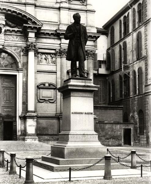 Alessandro Manzoni Anıtı (1785-1873) (bronz) (s/b fotoğraf) by School Italian