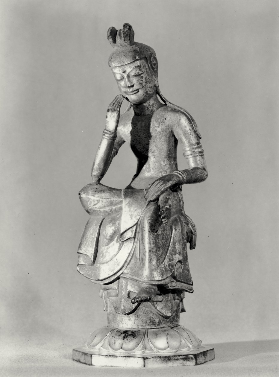 Meditatif Pozda Oturan Bodhisattva, yaklaşık 645-794 (altın yaldızlı bronz) (s/b fotoğraf) by Japanese School