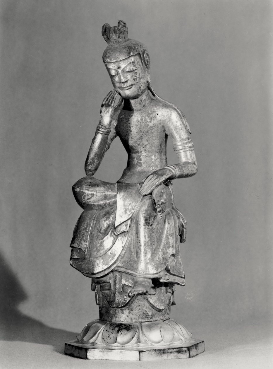 Meditatif Pozda Oturan Bodhisattva, yaklaşık 645-794 (altın yaldızlı bronz) (s/b fotoğraf) by Japanese School