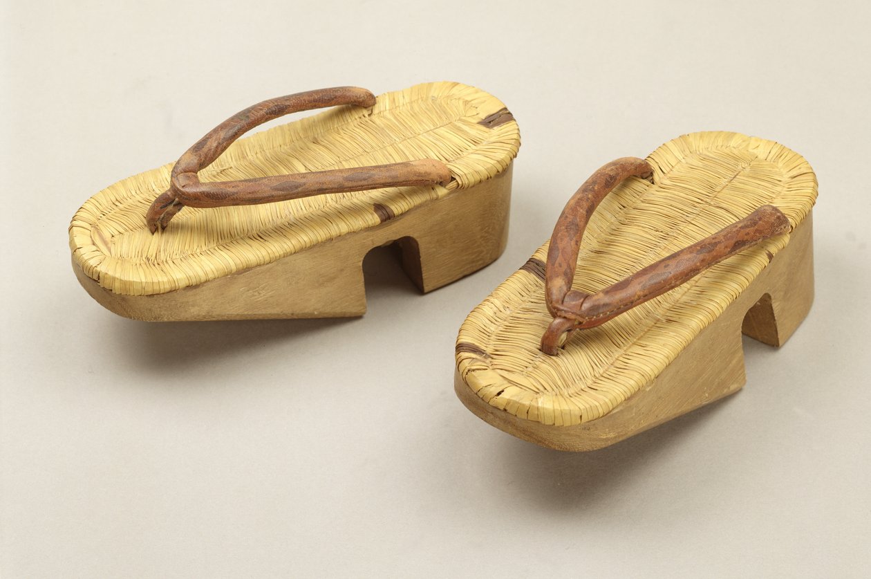 Erkek çocuk sandaletleri (ahşap ve deri) by Japanese School