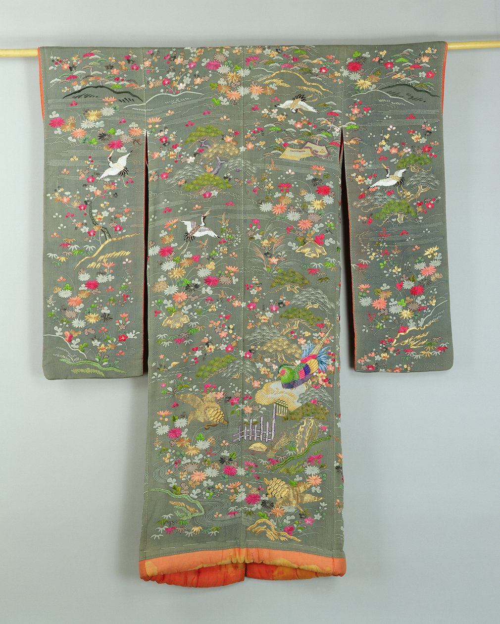 Çiçekler ve kuşlarla süslenmiş gri bornoz, Japonca by Japanese School