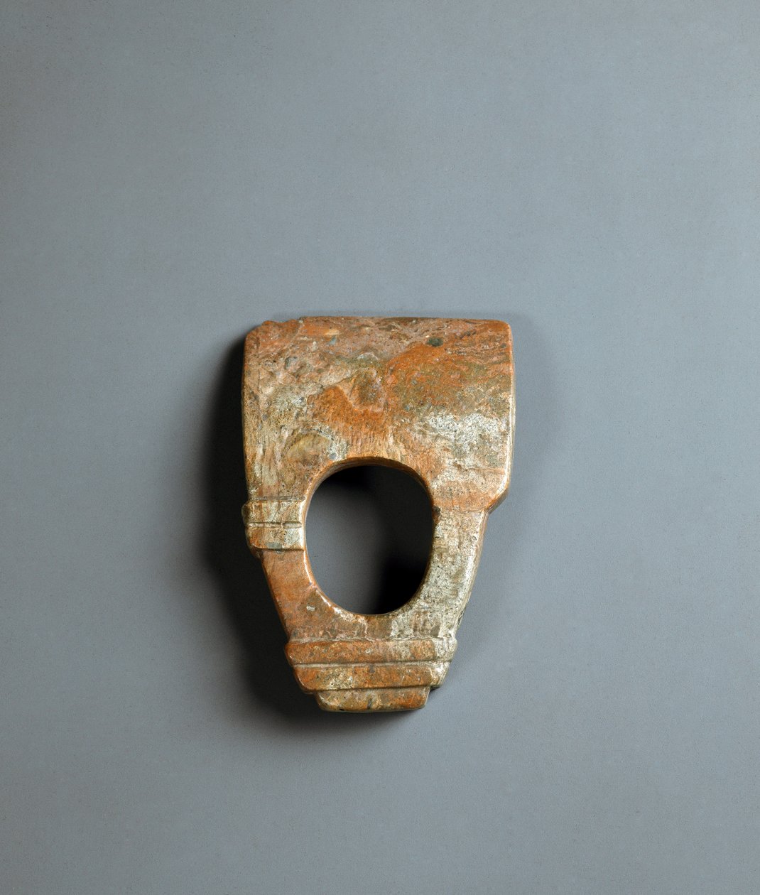 Kırmızı granit halka biçimli çapa, Jomon dönemi MÖ 10000-300 by Japanese School