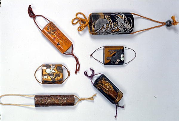 Altı inro, Edo Dönemi (1603-1868) 17.-18. yüzyıl (sedefli altın lake) by Japanese School