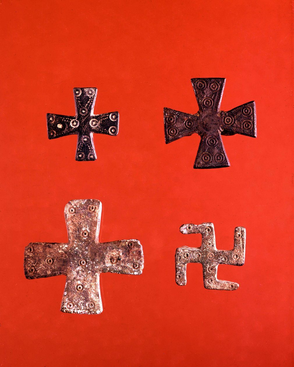 6. ve 7. yüzyılın Lombardiya haçları. Museo di Cividale Friuli. by School Lombard