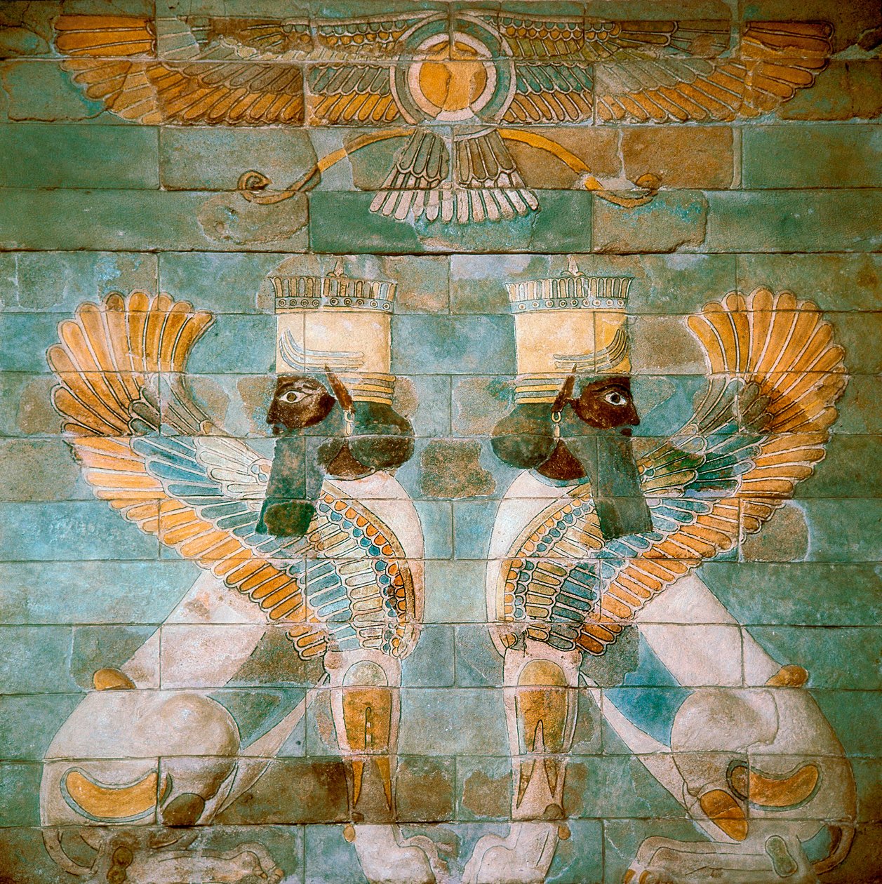 Pers sanatı rouenid: Zerdüştlük tanrısı Ahura Mazda altında iki androcephalous sfenks (veya aslan). Susa, İran