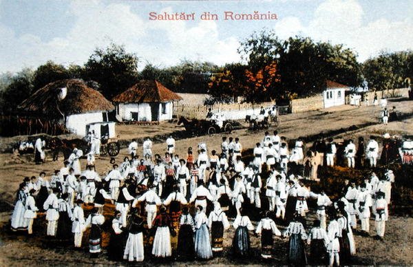 Bir köyde dans eden Rumenleri gösteren kartpostal, 1910 dolayları (renkli taş) by School Romanian