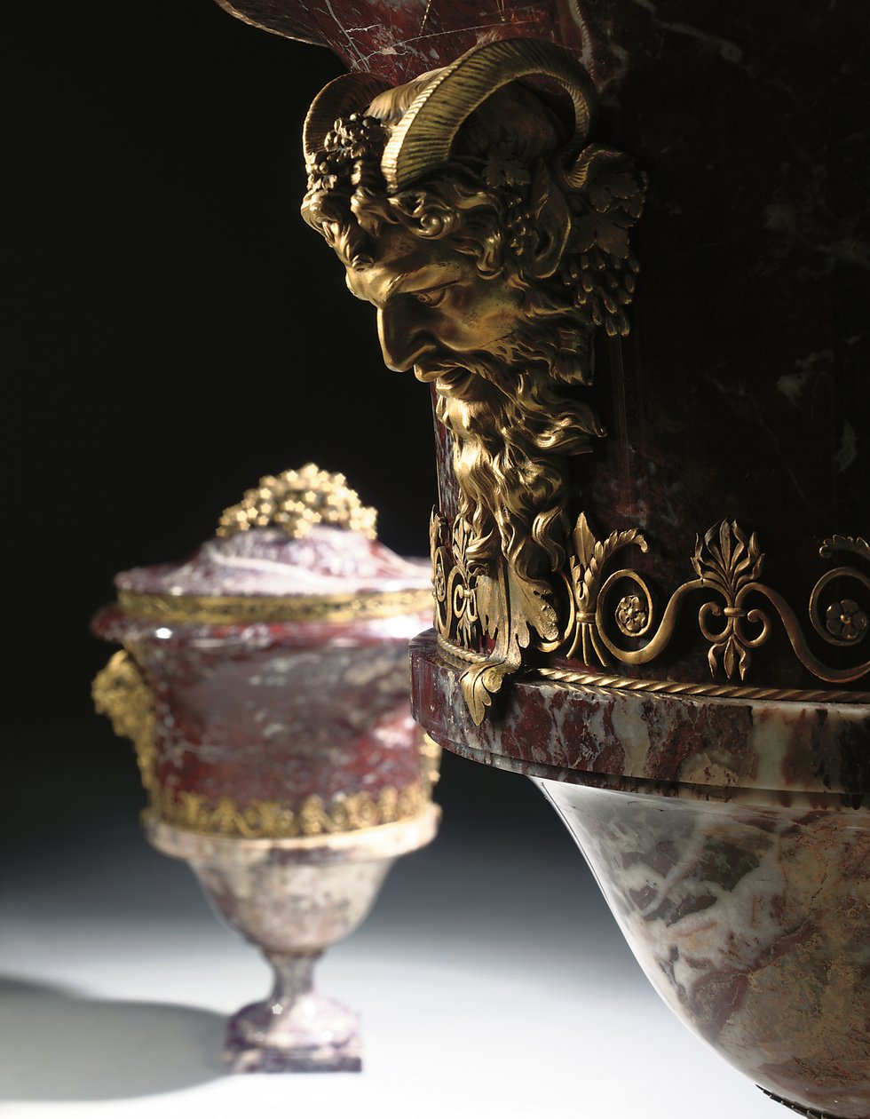 Bir çift vazo, yaklaşık 1790 (jasper ve ormolu) by School Russian