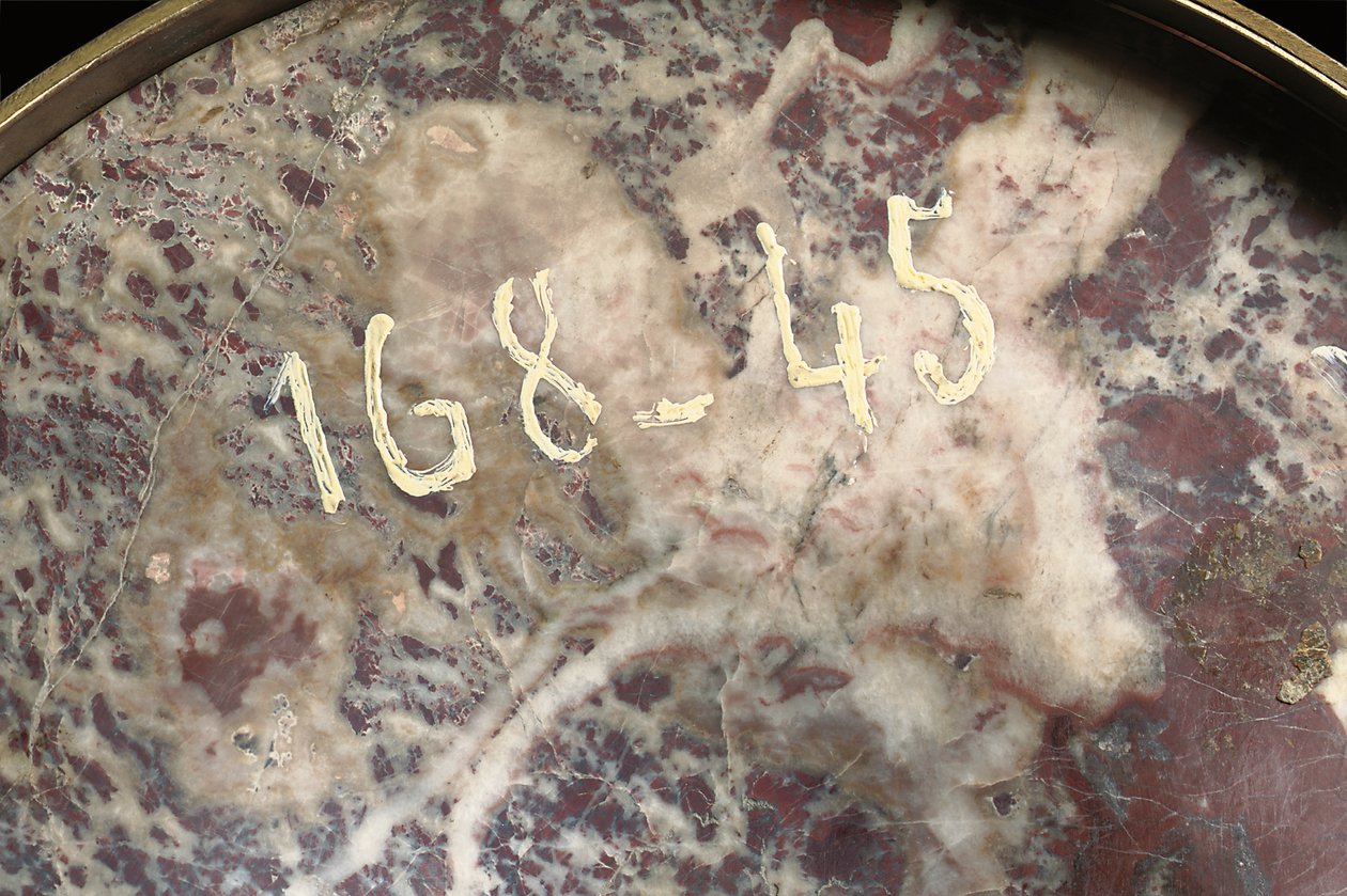 Bir çift vazodan detay, c.1790 (jasper ve ormolu) by School Russian