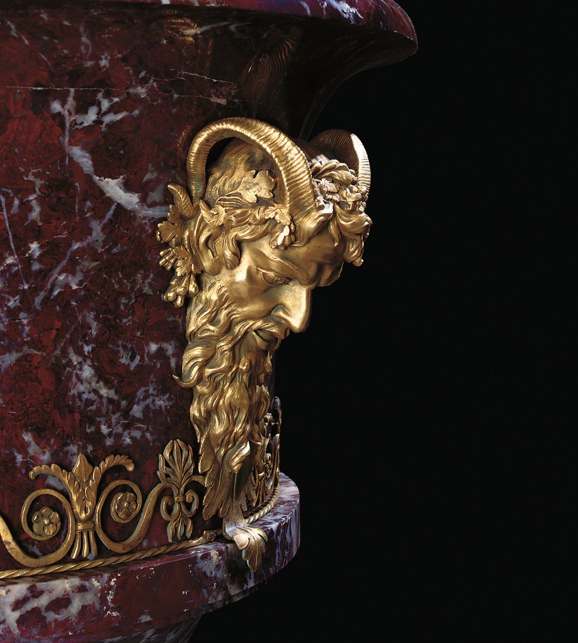 Bir çift vazodan detay, c.1790 (jasper ve ormolu) by School Russian