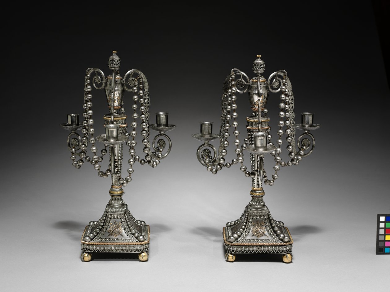 Şamdan çifti, c.1790-1795 (altın ve gümüş süslemeli, kesilmiş ve parlatılmış çelik) by School Russian