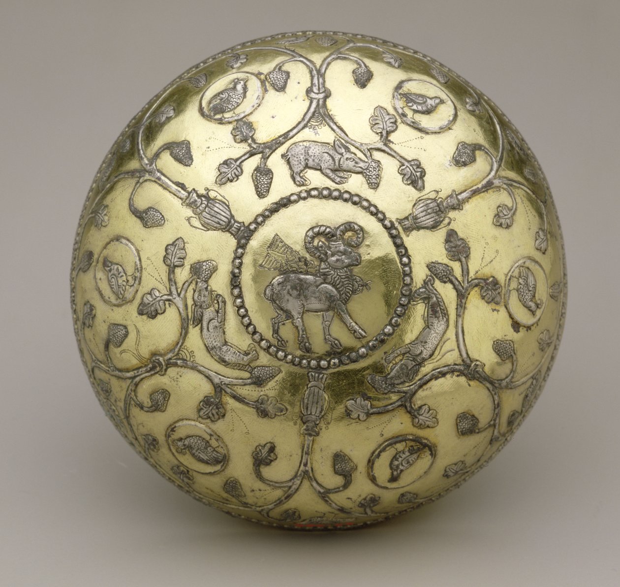 Kase, MS 6-7. yüzyıl (yaldızlı ve oymalı gümüş) by School Sasanian