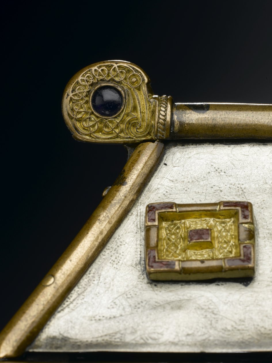 Monymusk Reliquary, MS 8. yüzyıl (bronz, gümüş, ahşap, bakır alaşımı, cam, emaye) by Scottish School