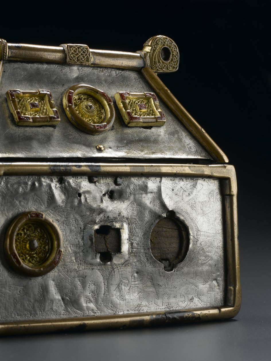Monymusk Reliquary, MS 8. yüzyıl (bronz, gümüş, ahşap, bakır alaşımı, cam, emaye) by Scottish School