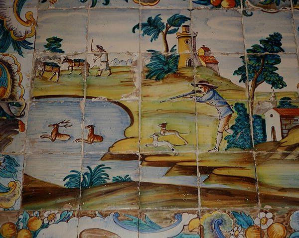 Azulejos çinileri, bir avcının geyiği vurduğunu tasvir ediyor (seramik) by School Spanish
